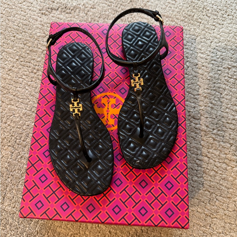 Tory Burch black and gold quilted sandal sz 5